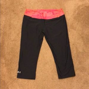 Under armor fitted cropped legging